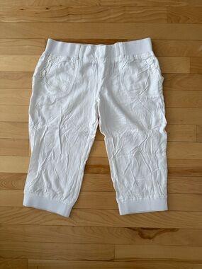 Bebe soft white capris
